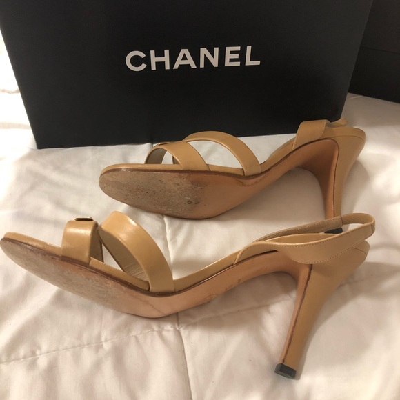 Chanel beige sandals. - Picture 2 of 6